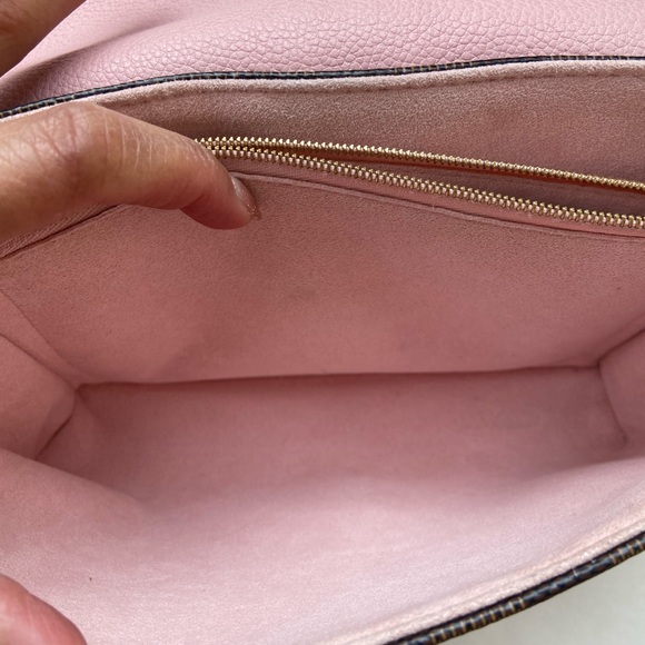 AUTHENTIC LOUIS VUITTON CLAPTON DAMIER EBENE MAGNOLIA CROSSBODY - Picture 7 of 12